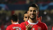 Ala direito: Pizzi.