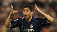 11. Cicinho - Lateral direito brasileiro chegou ao Real Madrid, em 2005/06, por 4 milhões de euros, proveniente do São Paulo. Pelos merengues somou 32 partidas, três golos e cinco assistências. Não deixou saudades.