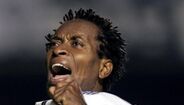 8. Zé Roberto - Chegou ao Real Madrid por 9 milhões de euros, proveniente da Portuguesa do Brasil, em 1996/97. Pelos merengues, o médio-ala brasileiro somou 23 partidas, apontou um golo e fez duas assistências.