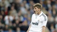 2. Huntelaar - Avançado holandês foi transferido para o Real Madrid por 27 milhões de euros, em 2008/09, depois de ter dado nas vistas no campeonato holandês, especialmente no Ajax, clube que atualmente representa. Pelos merengues realizou 20 partidas, tendo apontado 8 golos.