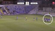 Vítor Fonseca empurrou um adversário e, segundos depois, quando vários jogadores estavam embrulhados, acabou por dar um soco num futebolista contrário, num momento registado dentro do círculo
