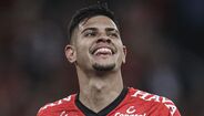 12 - Bruno Guimarães deixa este mês o Athletico e ruma a Lyon, num negócio de 25 milhões de euros.
