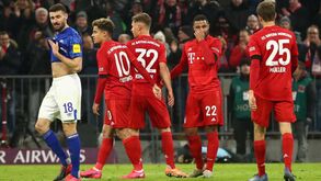 Bayern Munique goleia Schalke 04 e aproveita deslize do RB Leipzig