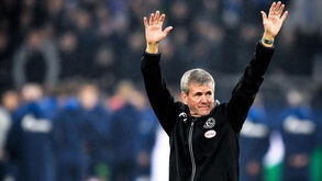 Fortuna Düsseldorf despede Friedhelm Funkel