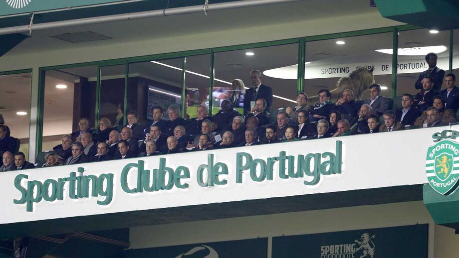 Tribuna de Alvalade preenchida no Sporting-FC Porto