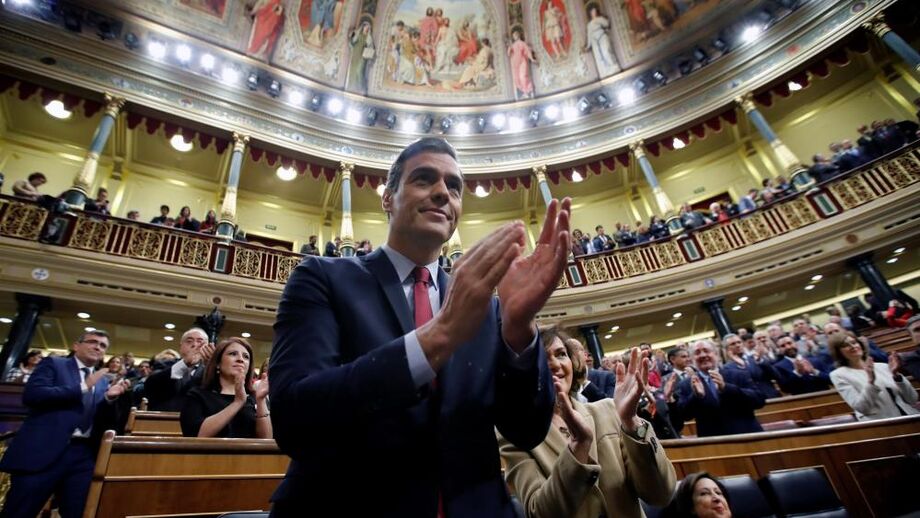 Sánchez investido primeiro-ministro de Espanha à tangente, mas agora é que vem o mais difícil