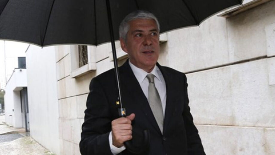 José Sócrates quer 50 mil euros do Estado