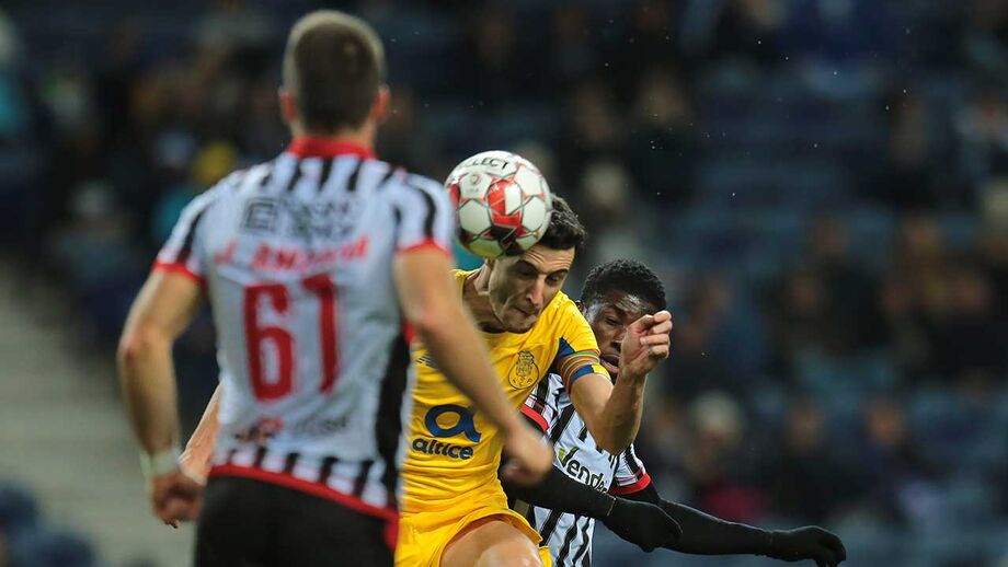 FC Porto-Varzim, 2-1: solução no laboratório