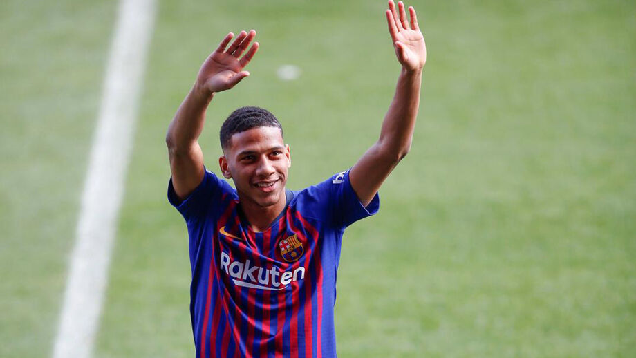 Mercado: Barça empresta Todibo num negócio com claúsulas especiais e avançado italiano fala do Benfica