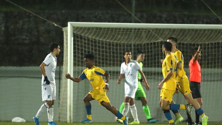 FC Porto vence V. Guimarães e reforça liderança da Série Norte