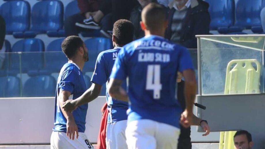 Oliveirense-Feirense, 1-1: penálti anulado nos descontos ditou empate no dérbi