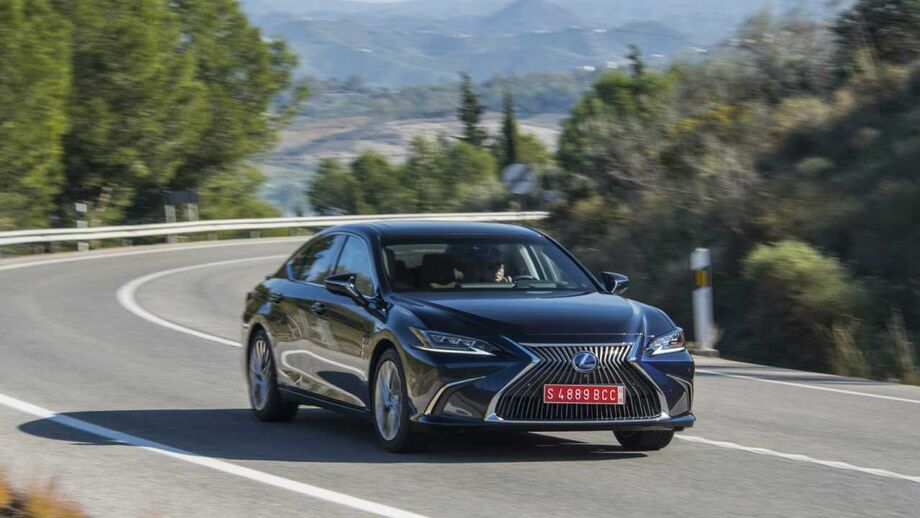 Lexus ES 300h: Executivo responsável