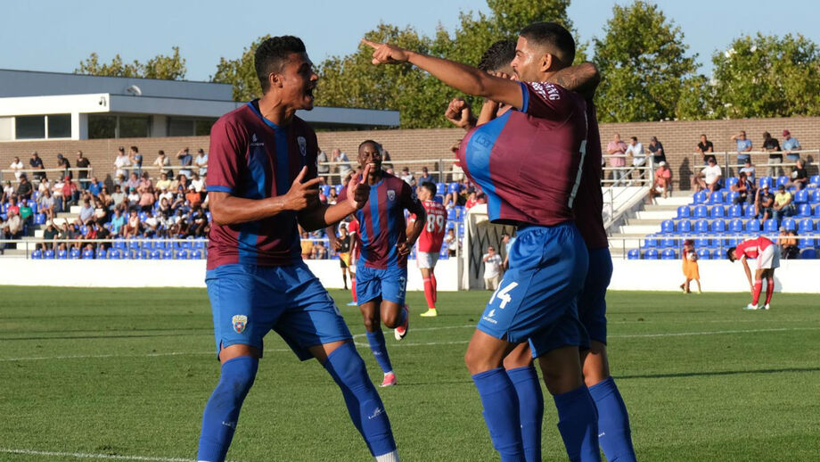 Cova da Piedade-Nacional, 3-1: estreia de João Alves com 'bis' de Edinho