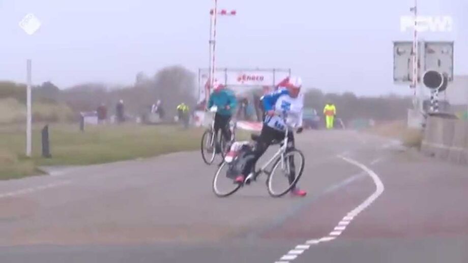 Na Holanda há um insólito campeonato de ciclismo... contra um vendaval