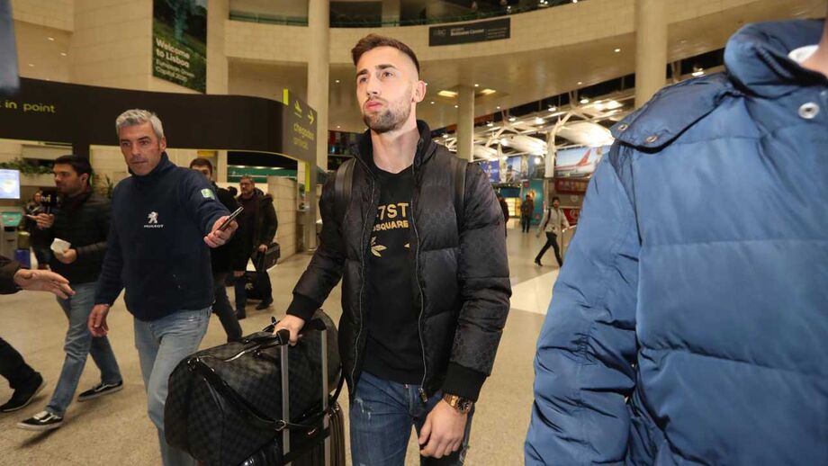 Mercado: Novo avançado do Sporting chegou a Lisboa e já fala 'à leão'; Juventus prepara ataque no FC Porto