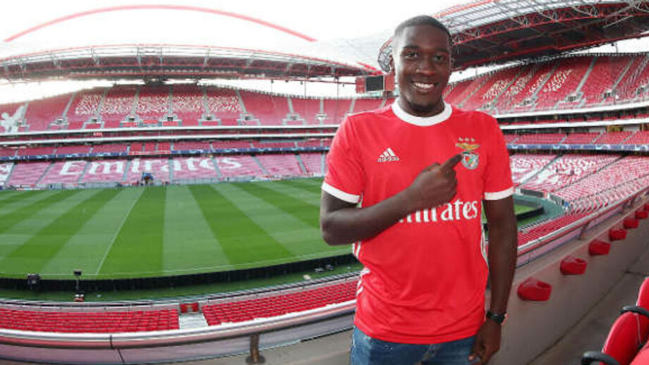 Benfica segura jovem defesa holandês