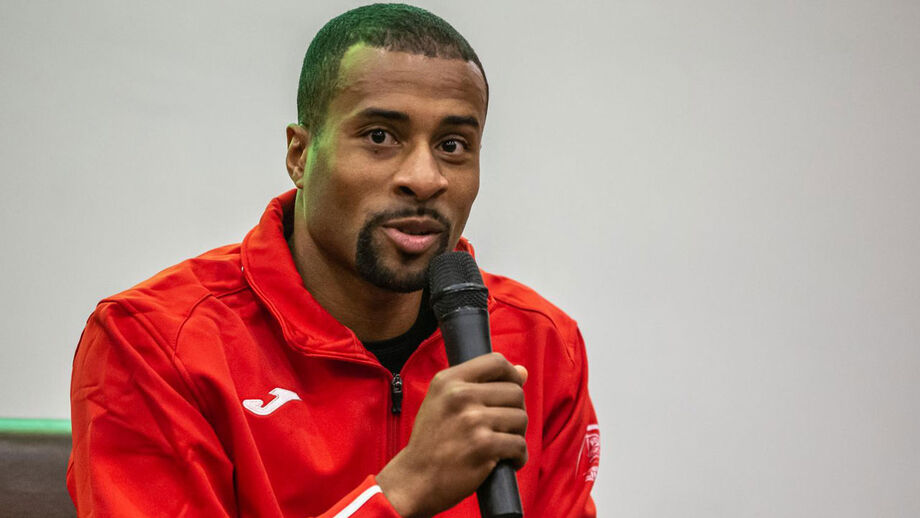 Nelson Évora quer