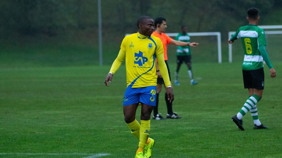 Feirense empresta David ao Coimbrões