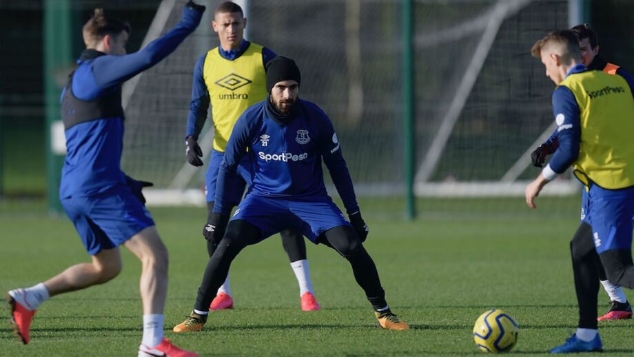 André Gomes volta a treinar com o plantel do Everton 86 dias depois de se lesionar