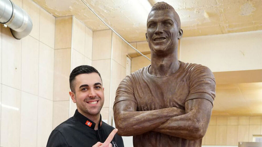 Há outra escultura de Cristiano Ronaldo que promete dar que falar... agora em chocolate