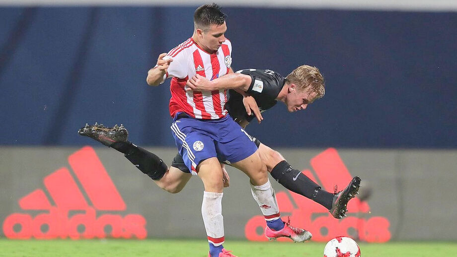 Feirense inscreve promessa paraguaia