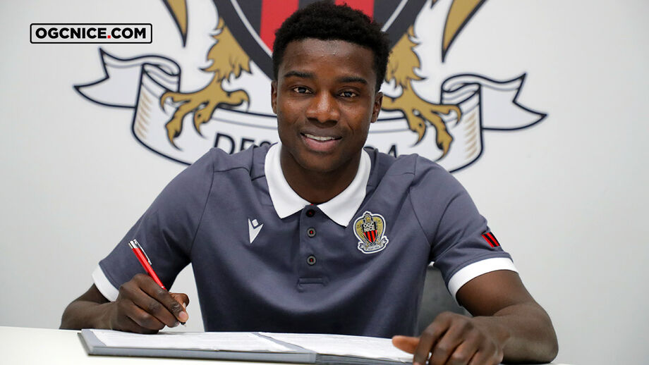 Nice contrata Moussa Wagué ao Barcelona por empréstimo com opção de compra