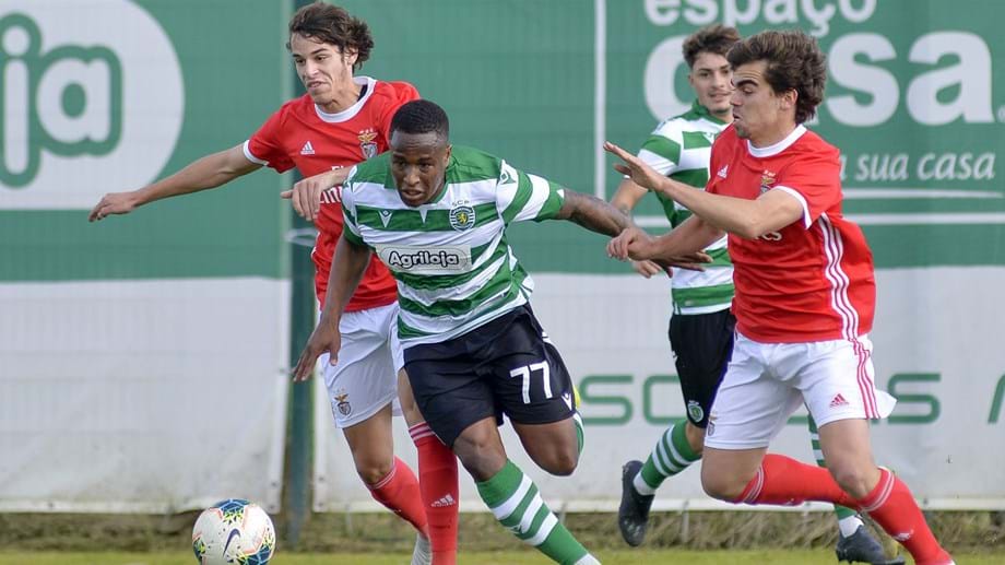 Benfica vence Sporting na Liga Revelação em jogo quatro golos