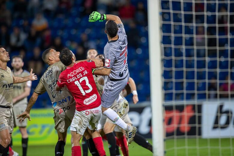 Segue-se o Santa Clara (12,94 faltas/jogo)