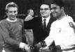 Denis Law - Eternamente ligado ao Manchester United, por pertencer à trindade 'Best, Law e Charlton' (George Best, Denis Law and Bobby Charlton), este escocês conquistou a Bola de Ouro em 1964, na sua segunda temporada ao serviço dos red devils. Acabou a carreira aos 34 anos, no... Manchester City.