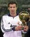 Luís Figo - O segundo português a conquistar a Bola de Ouro na história do futebol. Depois de uma carreira entre o Sporting, Inter e Real Madrid, foi ao serviço do Barcelona que conquistou, em 2000, a Bola de Ouro. Com títulos nos quatro países que representou como futebolista, Luís Figo vestia a camisola do Inter quando cumpria os 35 anos de idade. Aliás, foi nos nerazzurri onde colocou um ponto final da carreira, em 2009.