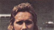 Allan Simonsen - Visto como um dos melhores de sempre do futebol dinamarquês, Allan Simonsen conquistou a Bola de Ouro em 1977, quando estava ao serviço dos alemães do Borussia M'Gladbach, emblema onde conquistou três títulos nacionais, uma Taça da Alemanha e duas Taças UEFA. Em 1988, já com 35 anos, representava os dinamarqueses do Vajle BK. Encerrou a carreira no ano seguinte.