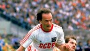 Igor Belanov - Destacou-se no Dínamo Kiev, com 54 golos em 158 jogos realizados, tendo conquistado a Bola de Ouro em 1986, sendo o terceiro soviético a alcançar o feito. Em 1995, com 35 anos, jogava pelo Eintracht Braunschweig, da segunda divisão alemã. Retirou-se dos relvados em 1997, após uma temporada nos ucranianos dos Metalurh Mariupol.