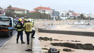 Carro despista-se na Marginal e cai na praia de Carcavelos