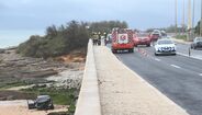 Carro despista-se na Marginal e cai na praia de Carcavelos