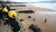 Carro despista-se na Marginal e cai na praia de Carcavelos