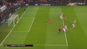 VAR mandou repetir penálti contra o FC Porto por adiantamento de Marchesín