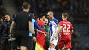 Tudo correu mal ao FC Porto: defesa a meter água, uma lesão e expulsão à beira do fim