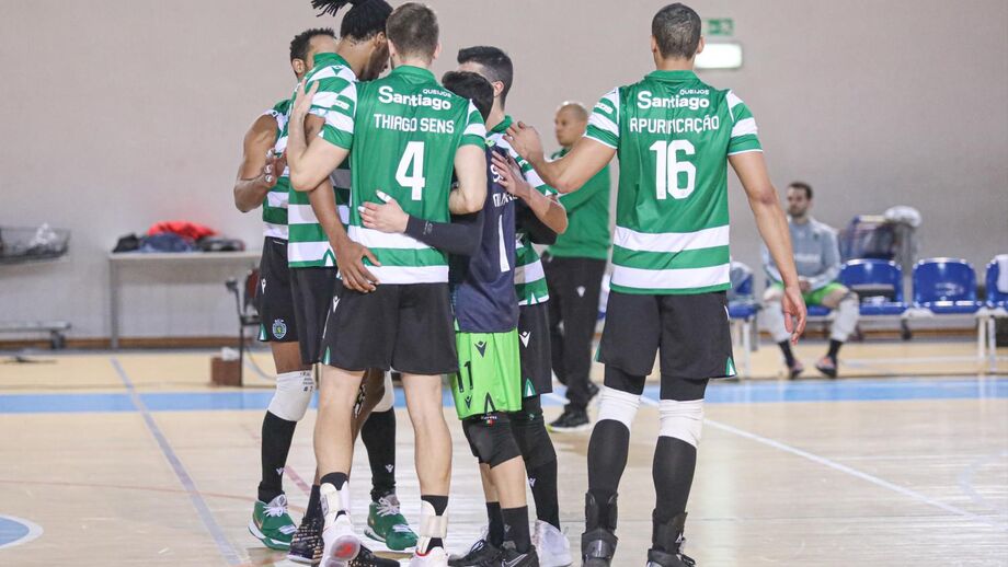Sporting vence em cinco sets