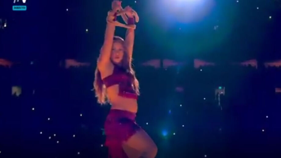 Shakira agarrou numa corda e fez isto na final do Super Bowl