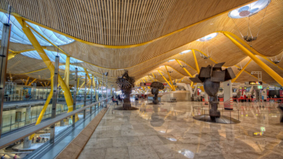 Aeroporto de Madrid prepara aterragem de emergência de avião sem roda com 130 pessoas a bordo