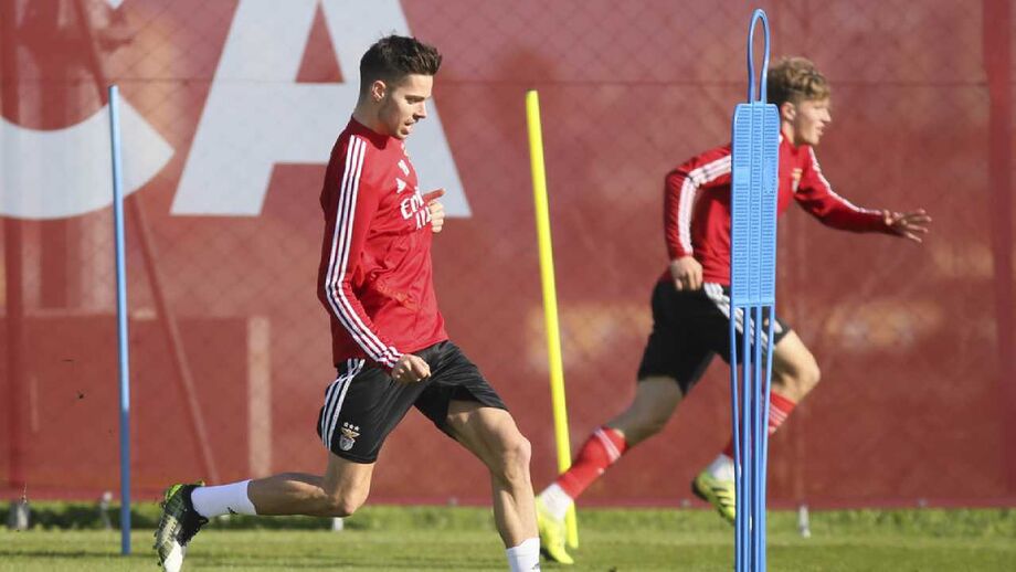 Weigl já treina no relvado