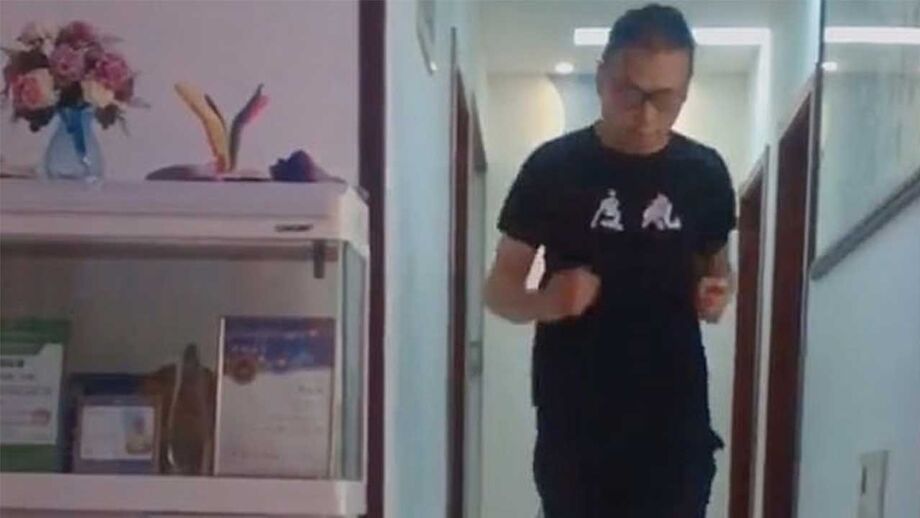 Insólito: chinês 'finta' coronavírus com corrida de 50 quilómetros... dentro de casa