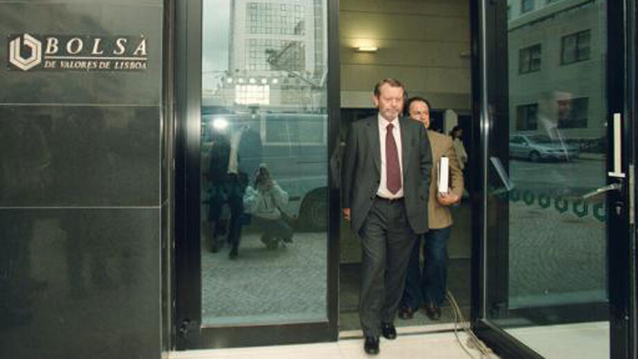 Benfica SAD: 2001, Odisseia nos bancos