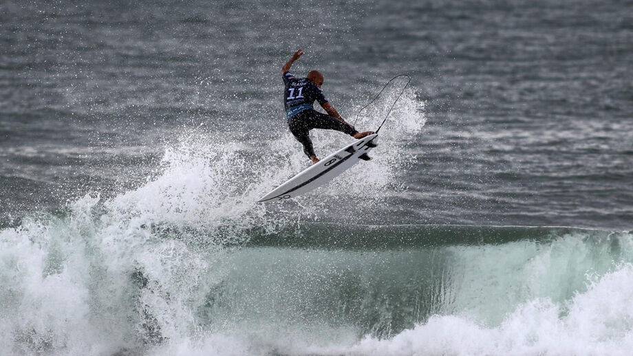 Kelly Slater a postos para competir mais uma temporada