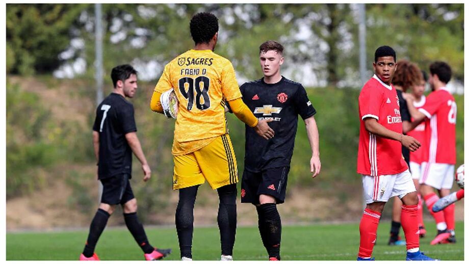 Jovens do Benfica derrotam equipa de reservas do Manchester United