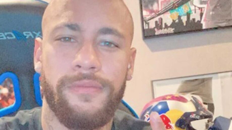 Neymar adere à moda dos carecas