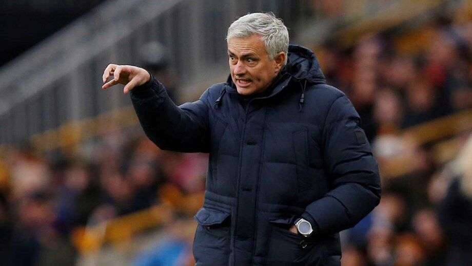 Mourinho afasta Manchester United da luta pela Champions