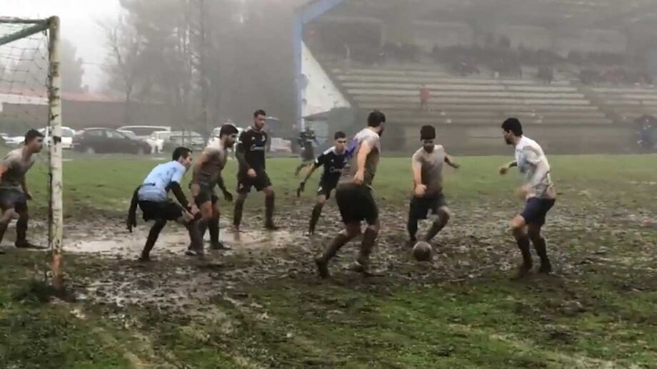 «Este é o futebol do Séc. XIX»: o jogo que está a fazer furor em Espanha