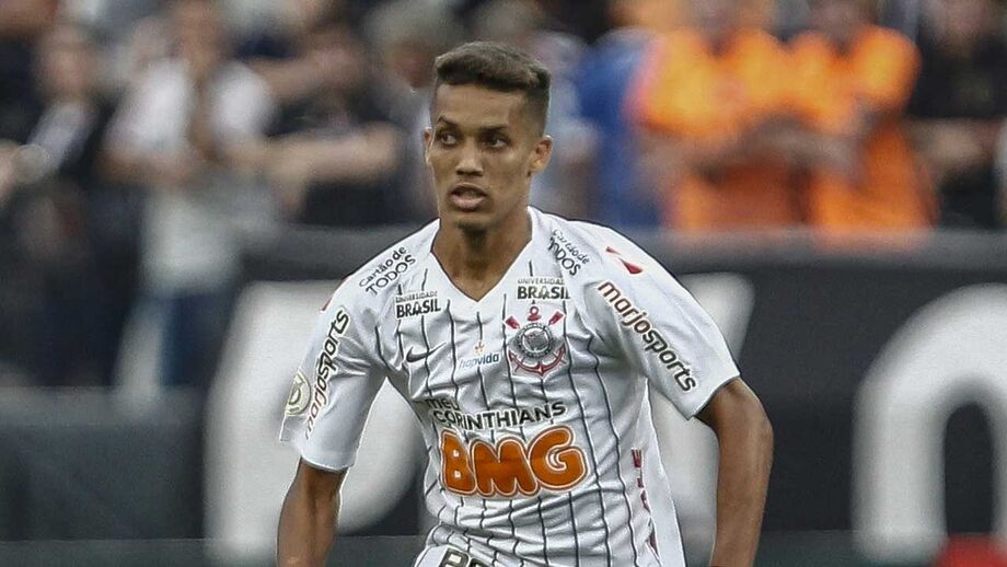 Pedrinho à espera dos contratos