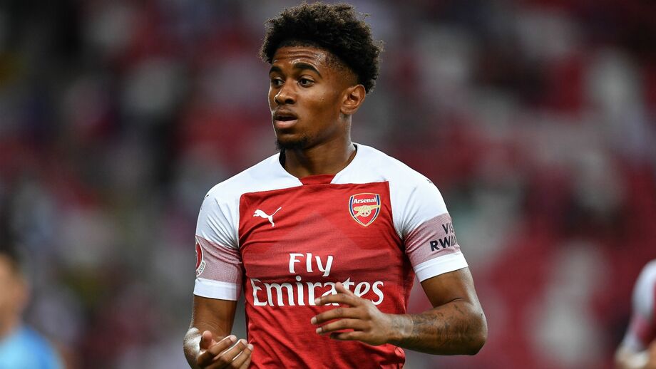 Reiss Nelson: Craque do Arsenal fugiu dos gangues com ajuda do irmão